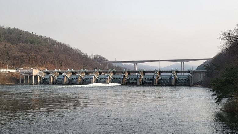 한국수자원공사, 성덕댐·안동댐 지속 방류로 산불 진압을 위한 소방 용수 적극 지원